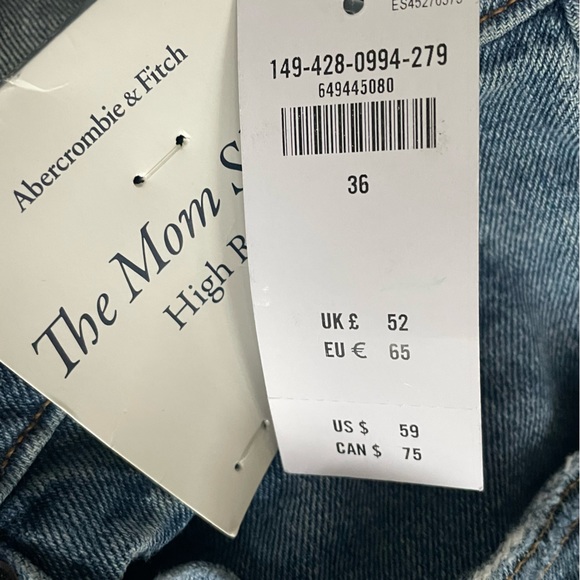 NWT Abercrombie Distressed DenimThe Mom Short High Rise Waist 36 / Size 22 - Picture 2 of 6